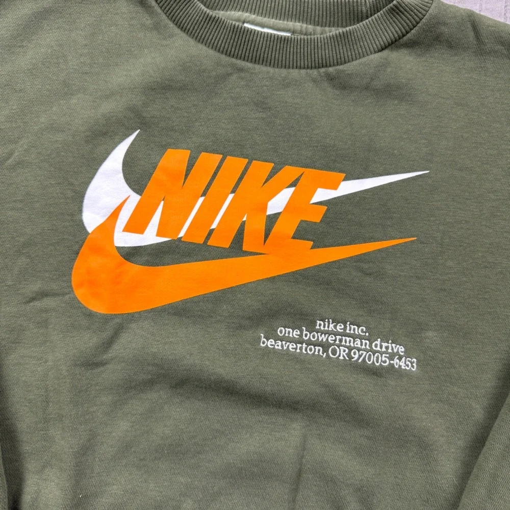 Nike Kids Large Crewneck Sweatshirt Green Beaverton Oregon Logo Sportswear
